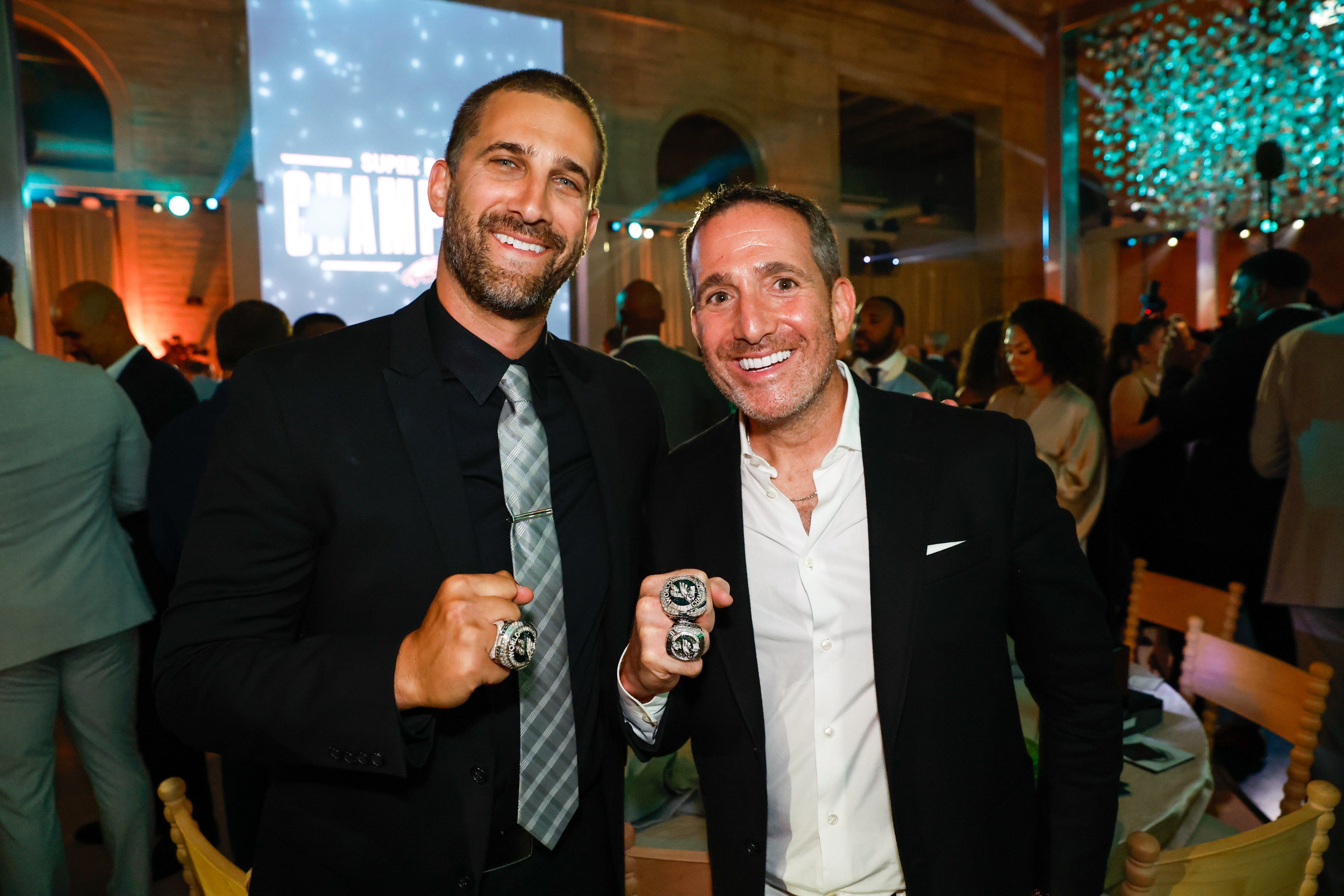 Los Eagles graban bandera de Brasil en anillos del Super Bowl