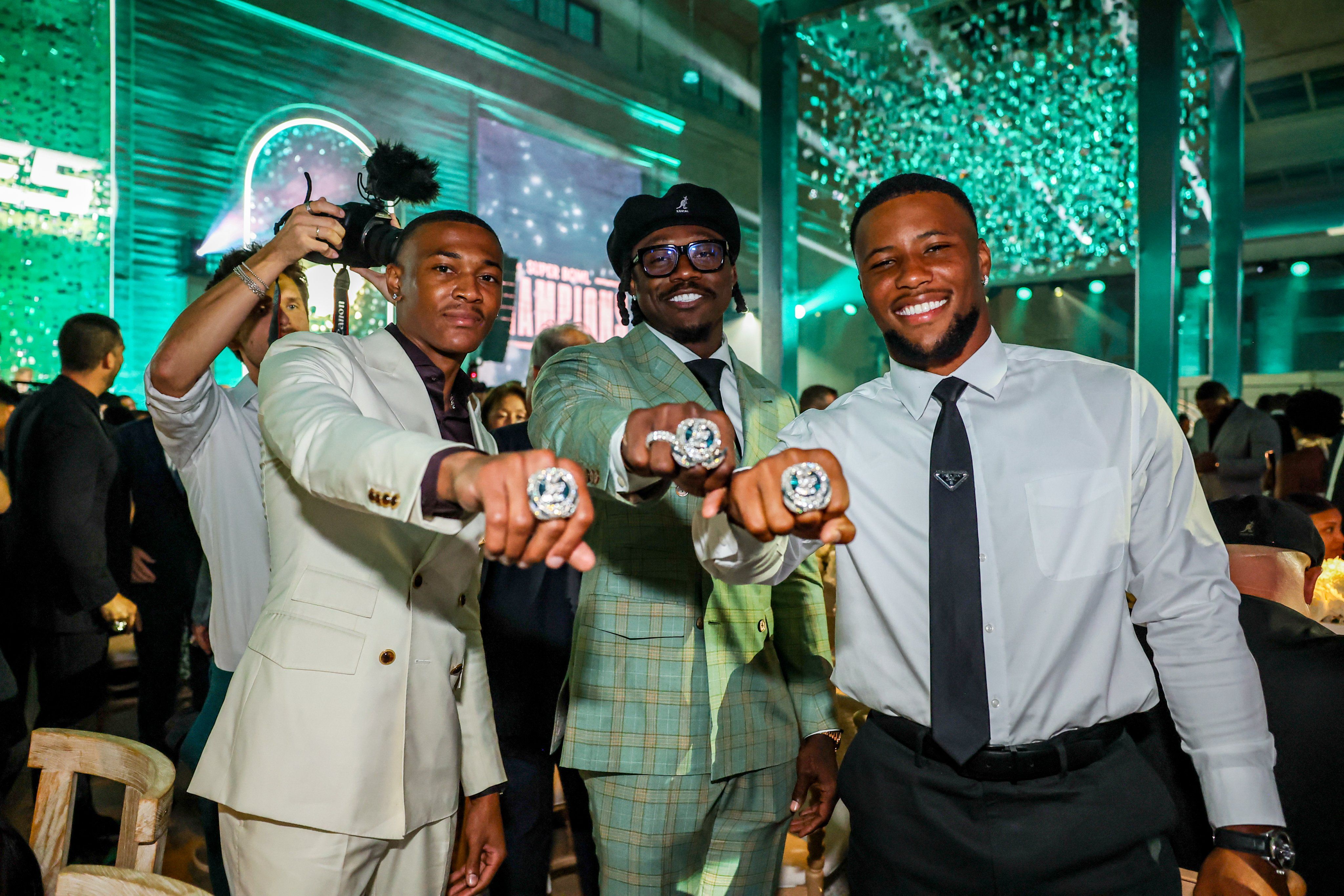 Los Eagles graban bandera de Brasil en anillos del Super Bowl