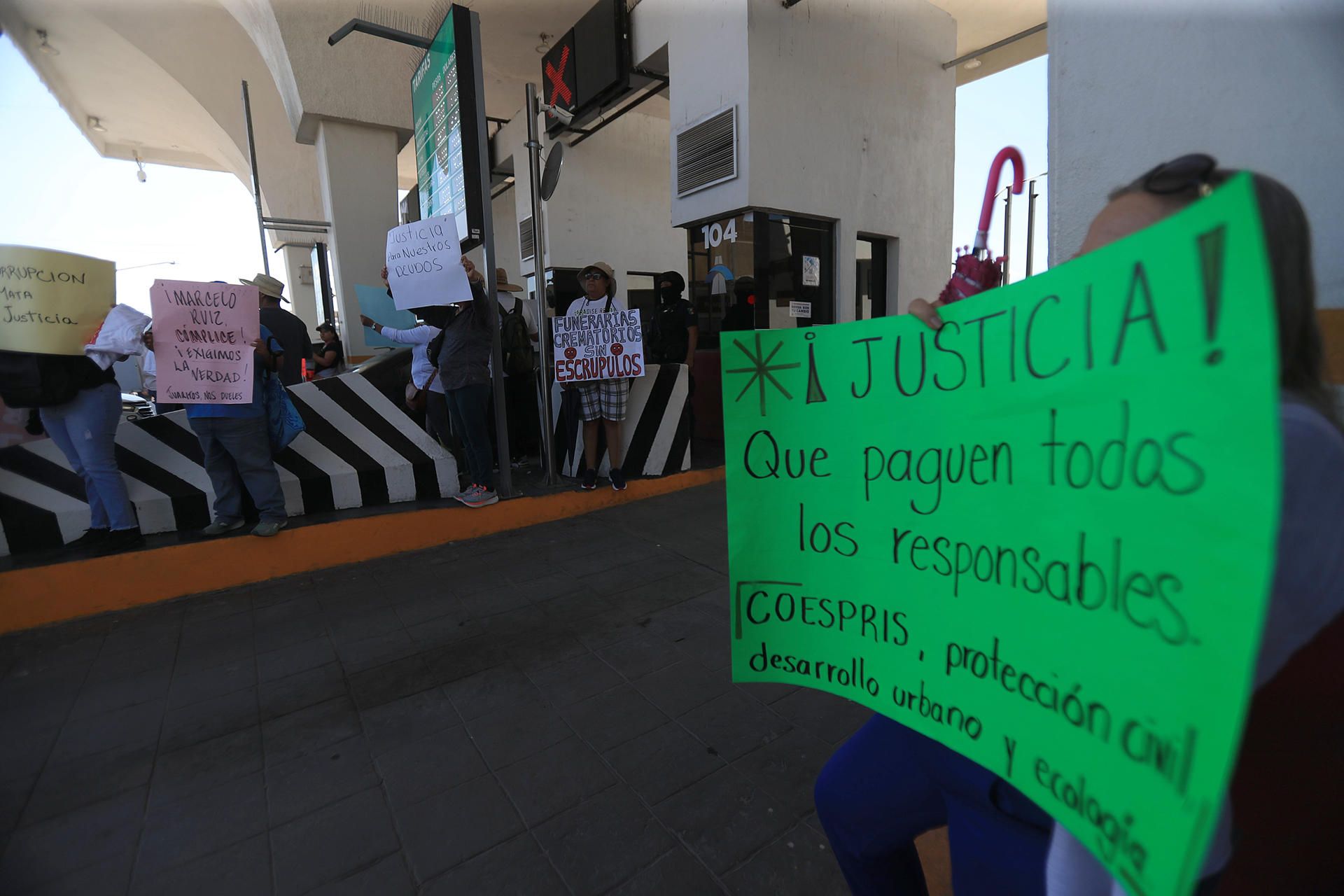Manifiestan en cruce fronterizo a un mes del hallazgo de crematorio