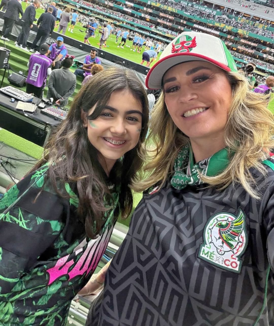 María José con su hija Valentina.jpg