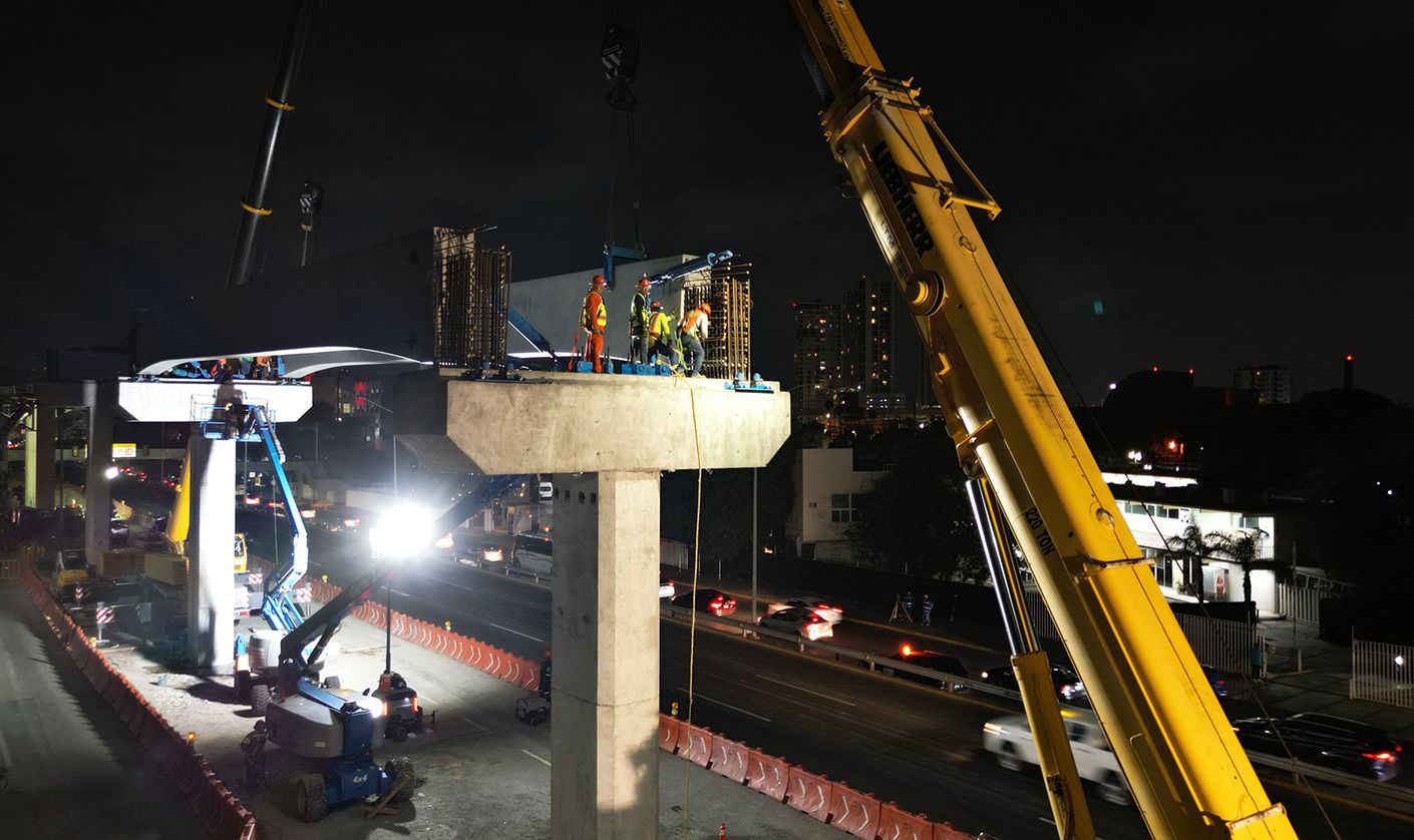 Montaje de Trabes L4 del Metro.11.jpg