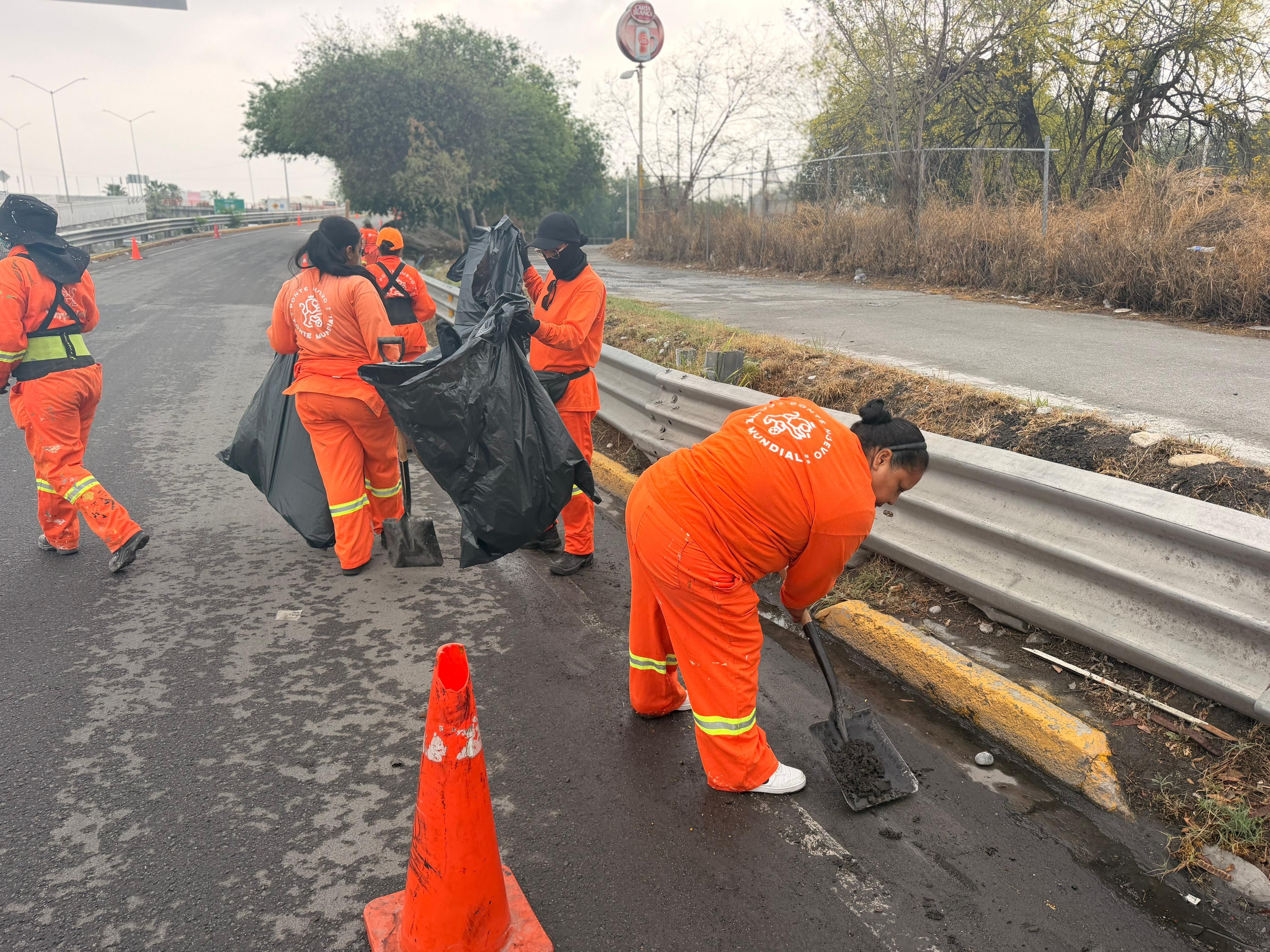 Morones Prieto Puente Azteca2.JPG
