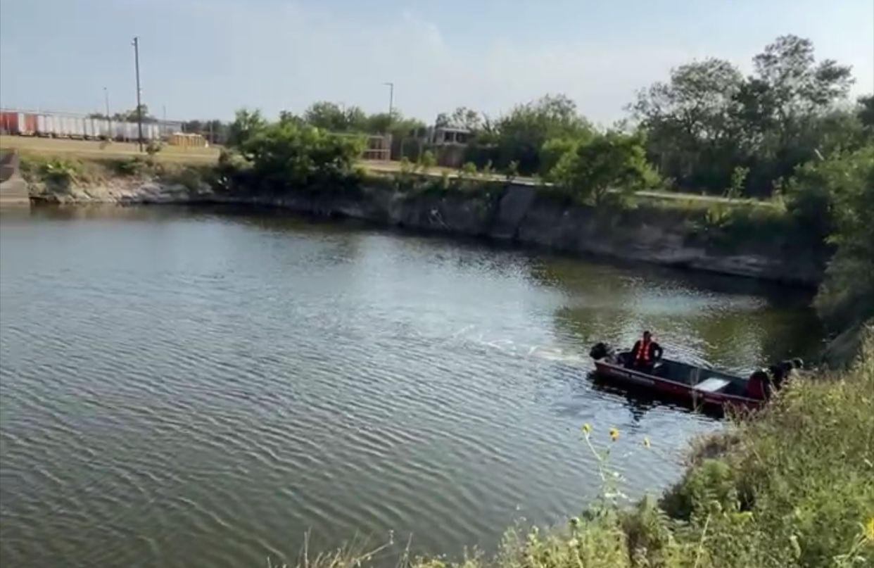 Muere hombre ahogado en calichera de Reynosa; investigan causas