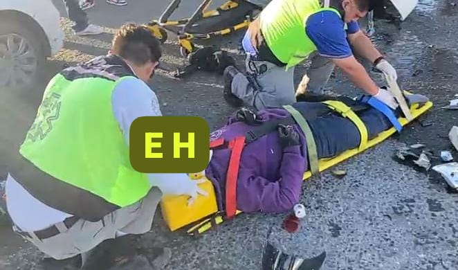 Muere motociclista tras chocar contra transporte de personal