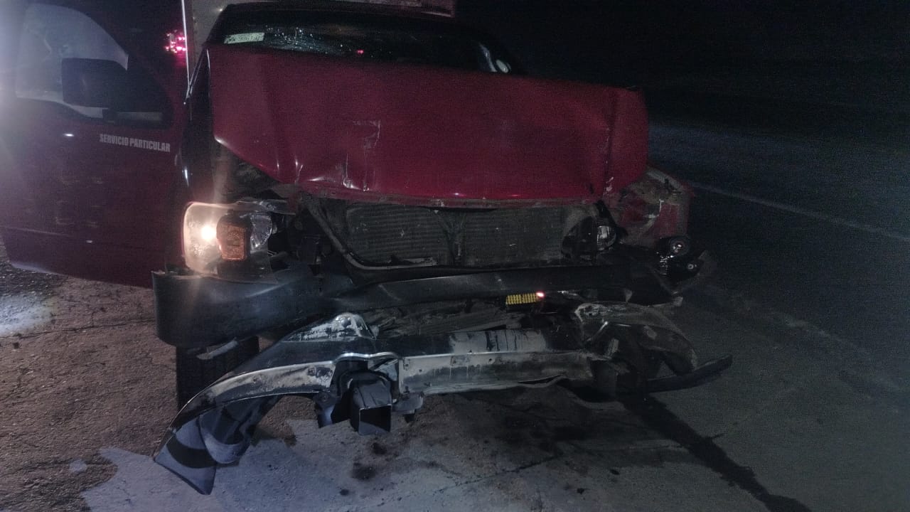 Muere motociclista tras chocar de frente contra tráiler