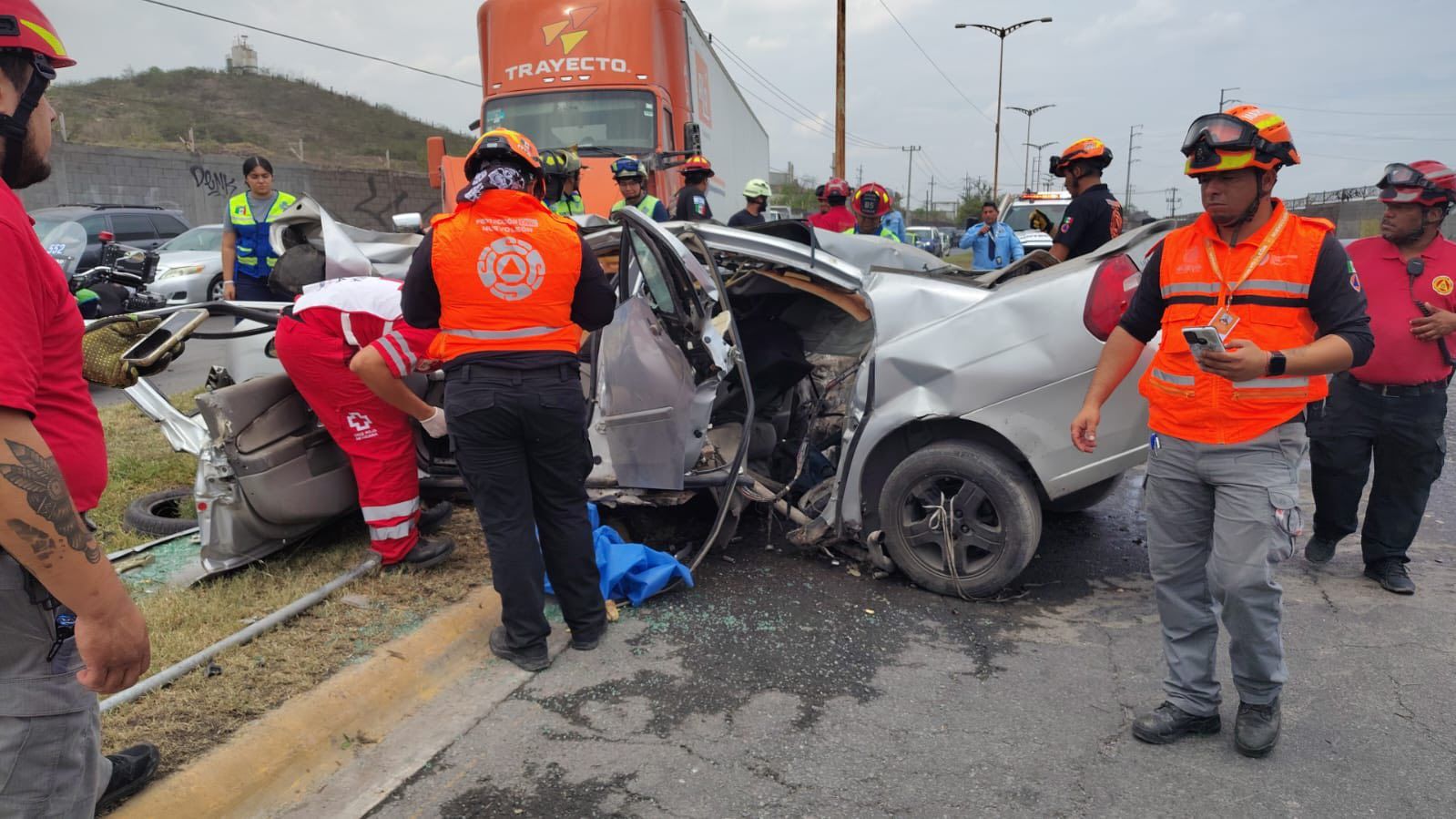 Mueren dos personas tras choque con tráiler en San Nicolás
