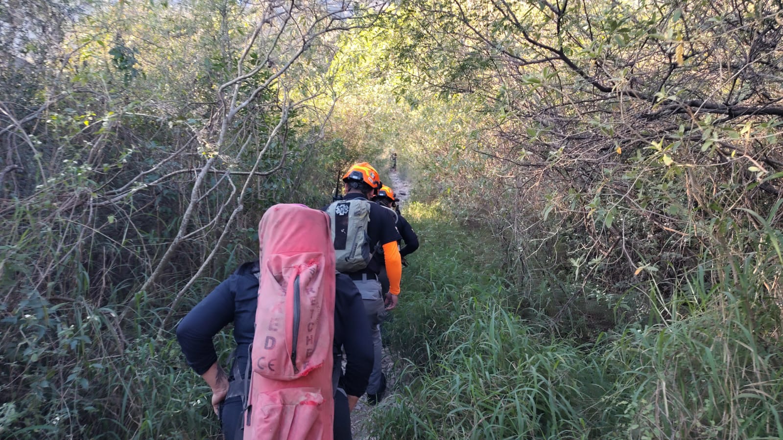 Mujer cae desde 20 metros de altura en Cerro de las Mitras.jpg