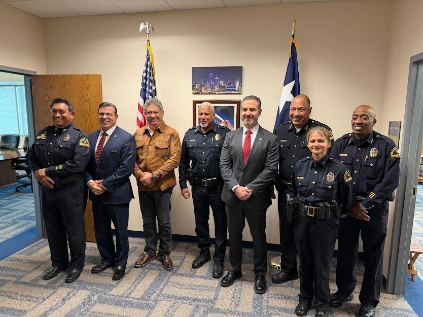 POLICÍA DALLAS 3.jpg