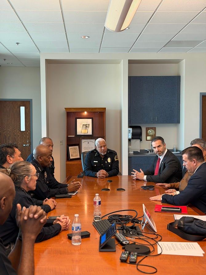 POLICÍA DALLAS 4.jpg