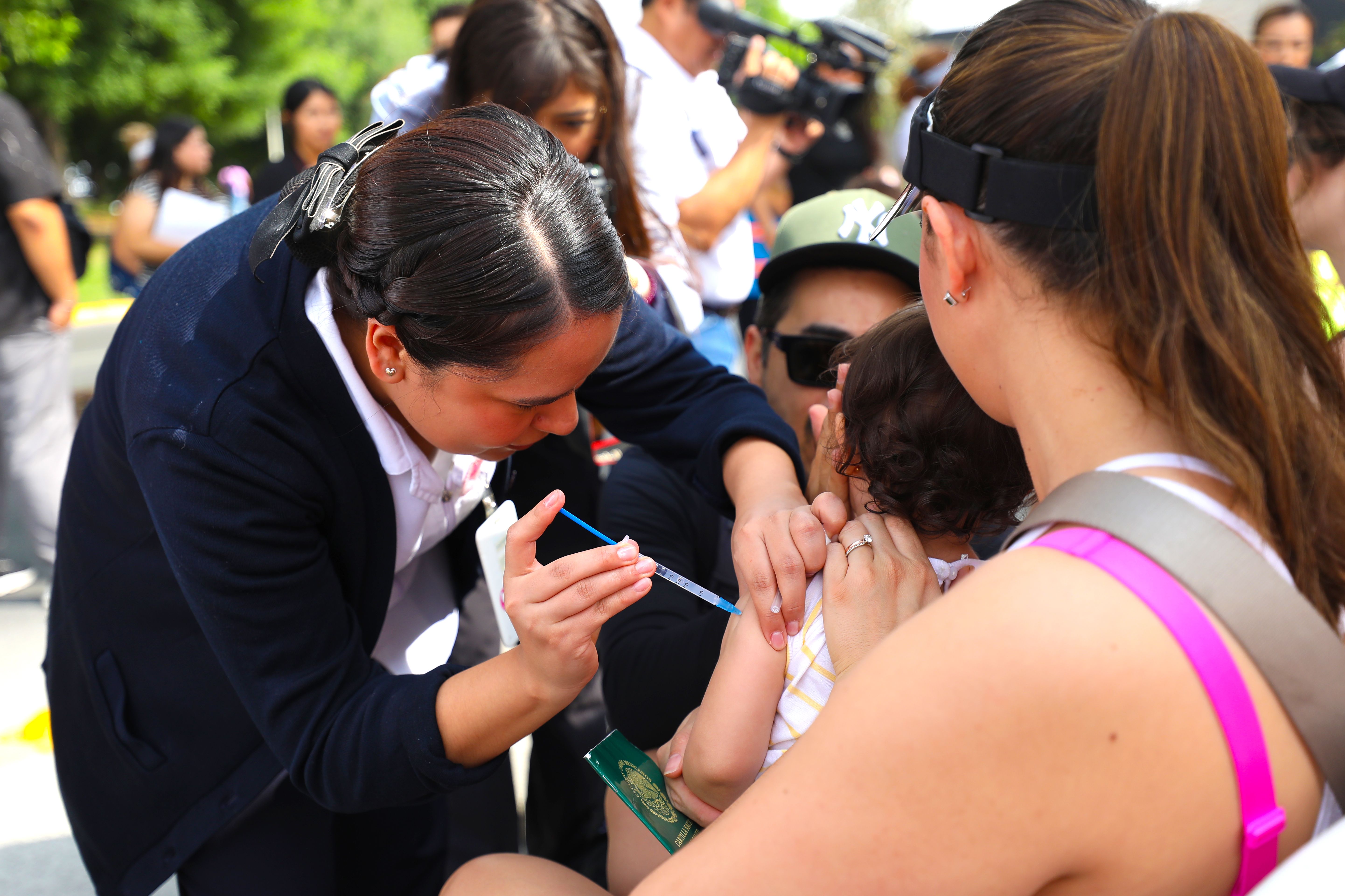 PROMUEVE SECRETARÍA DE SALUD VACUNACIÓN EN SAN PEDRO DE PINTA 05.jpg