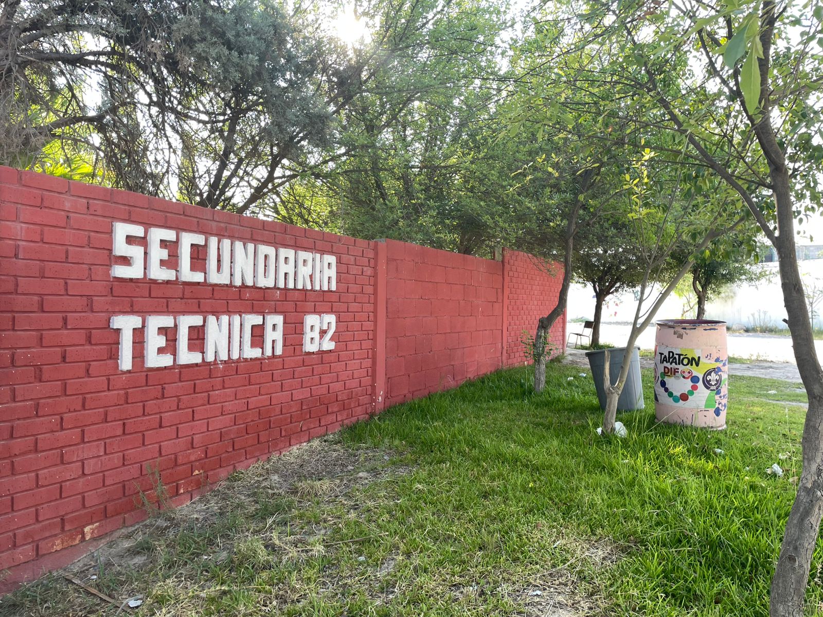 Padres cierran Secundaria Técnica 82 en Ramos Arizpe; denuncian desvío de 250 mil pesos y falta de maestros