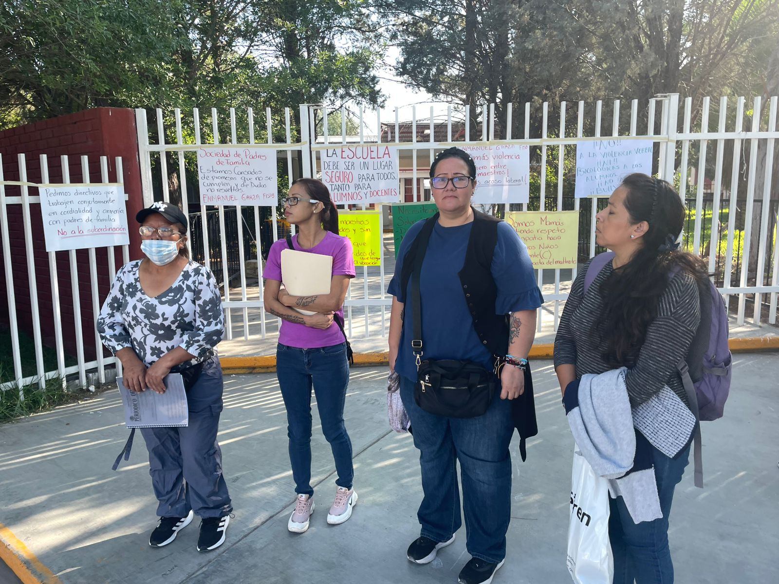 Padres cierran Secundaria Técnica 82 en Ramos Arizpe; denuncian desvío de 250 mil pesos y falta de maestros