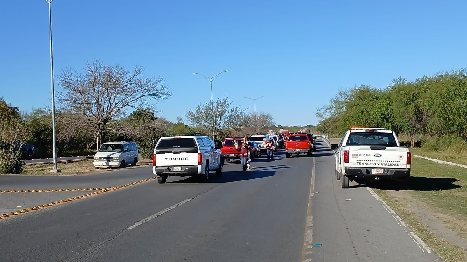 Paisanos generan kilométricas filas en su retorno a EUA.jpg