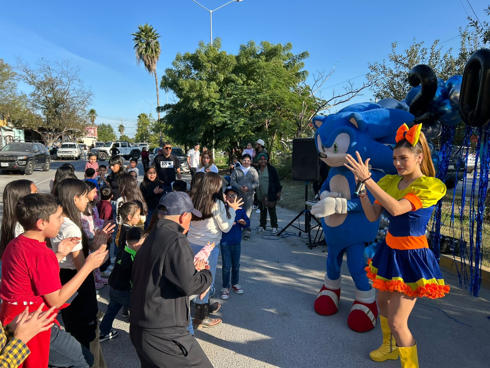 'Palo encebado' cumple más de 40 años como tradición en Reynosa.jpg
