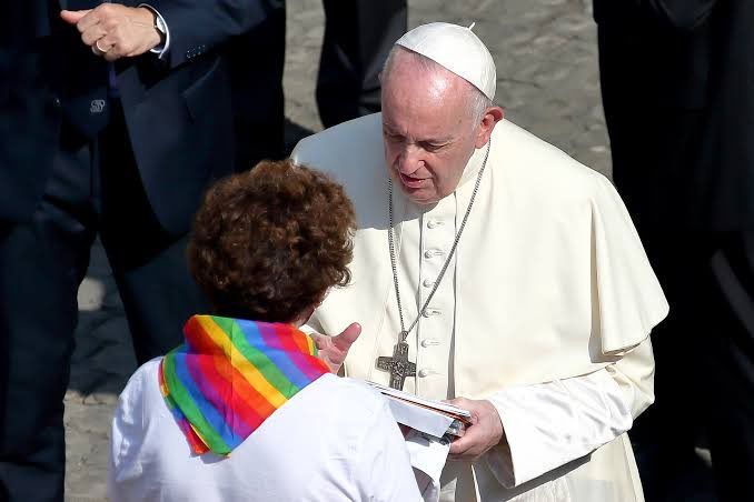 Papa-Francisco-acepta-a-la-comunidad-LGBT.jpg
