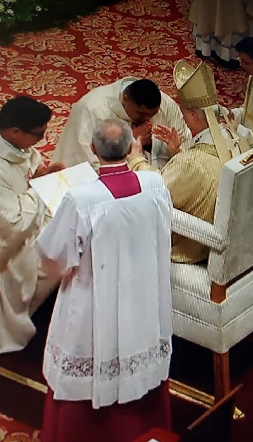 Papa León XIV ordena a regio como nuevo sacerdote