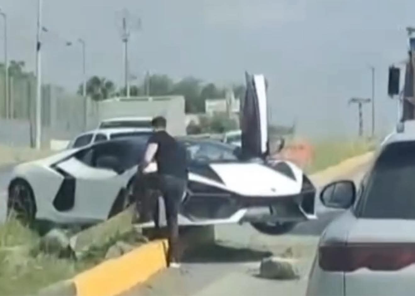 Participa autodeportivo en accidente en Allende; no hay heridos