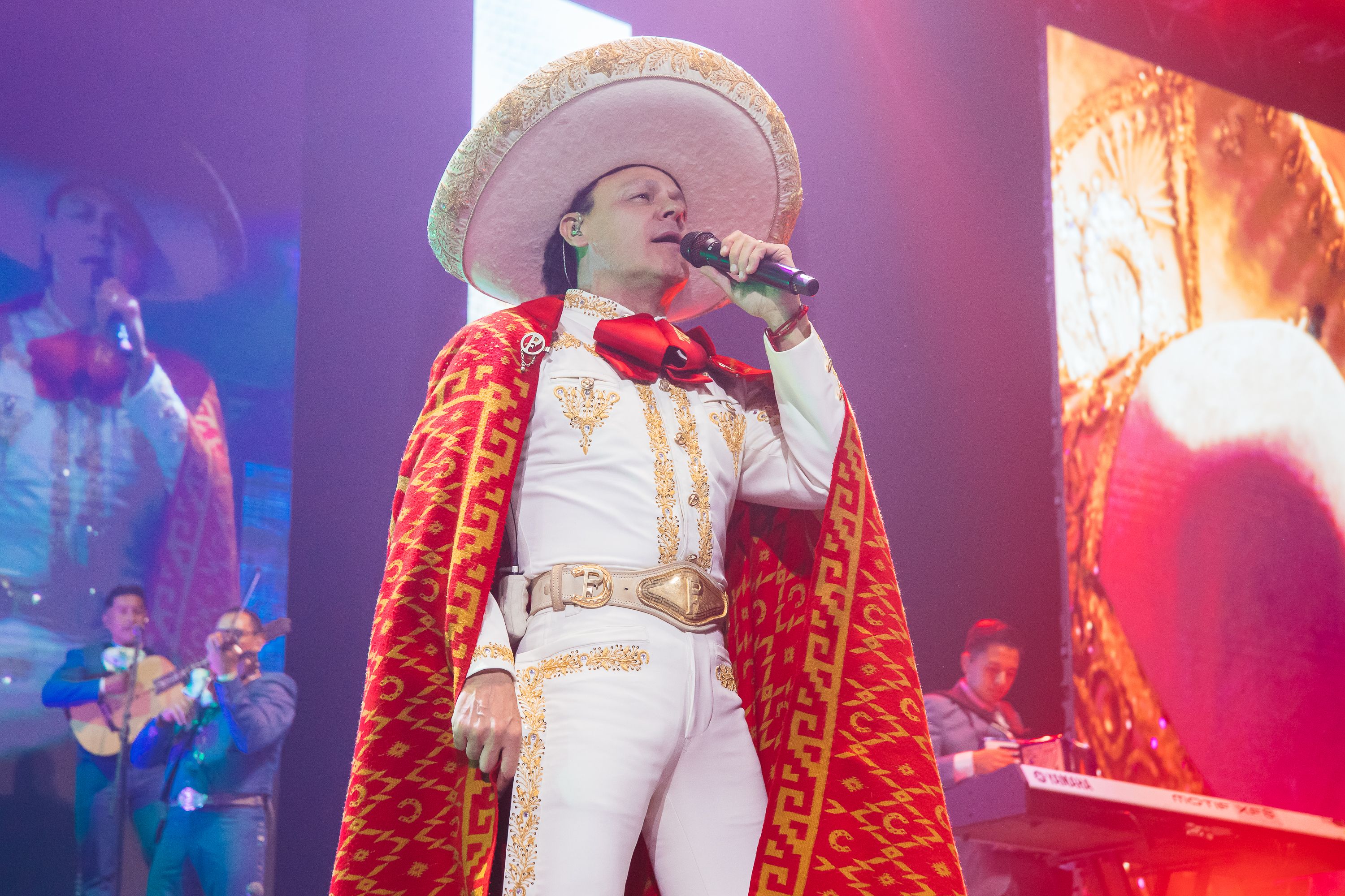 Pedro Fernández 10.jpg