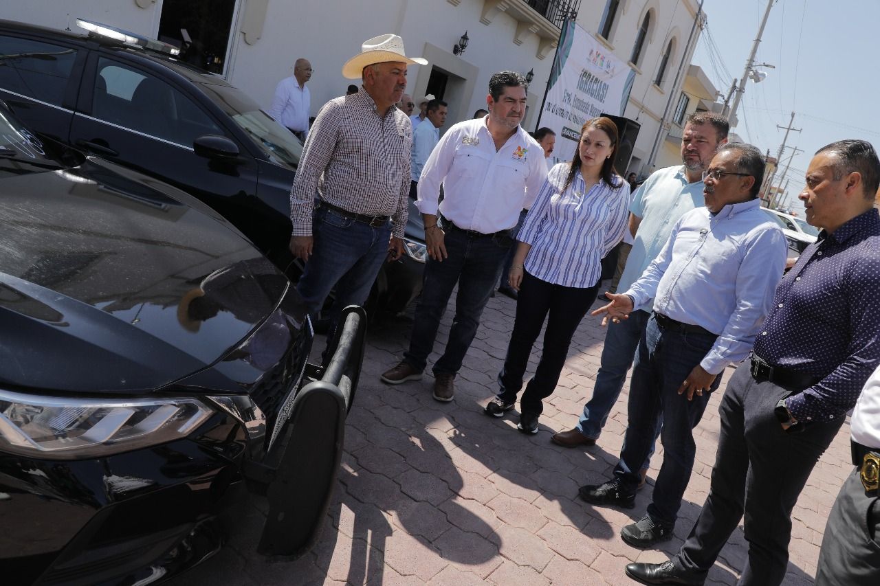 Presta Escobedo patrullas para reforzar seguridad de cuatro municipios