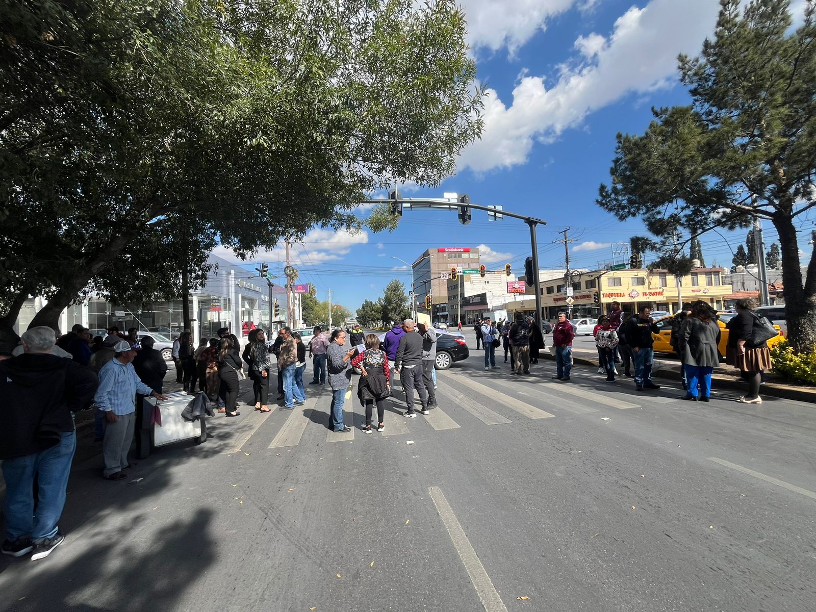 Protesta laboral paraliza bulevar Venustiano Carranza en Saltillo.png