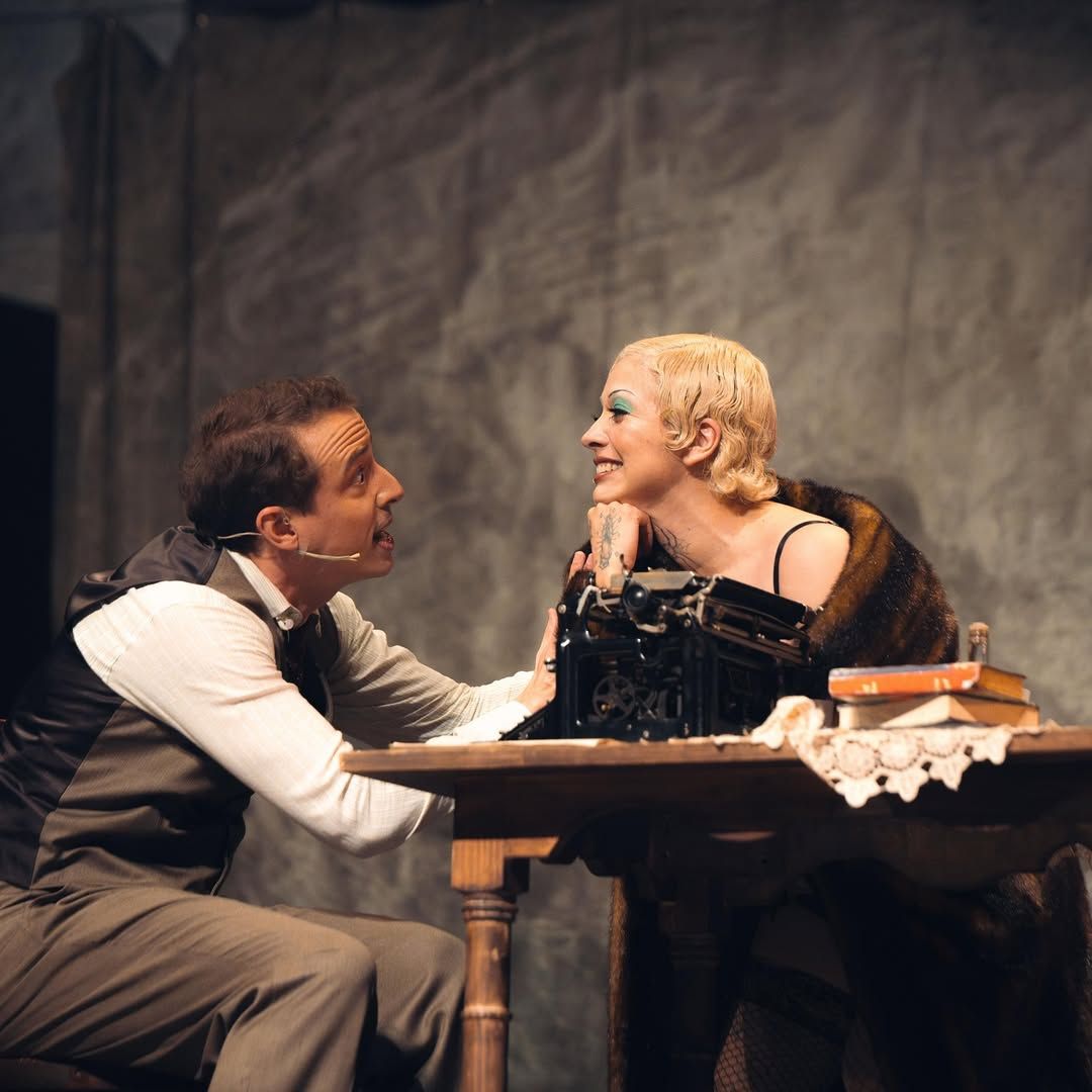 Quiero dedicar este post a todas las personas que trabajan en la obra CabaretSon tan profesional (1).jpg