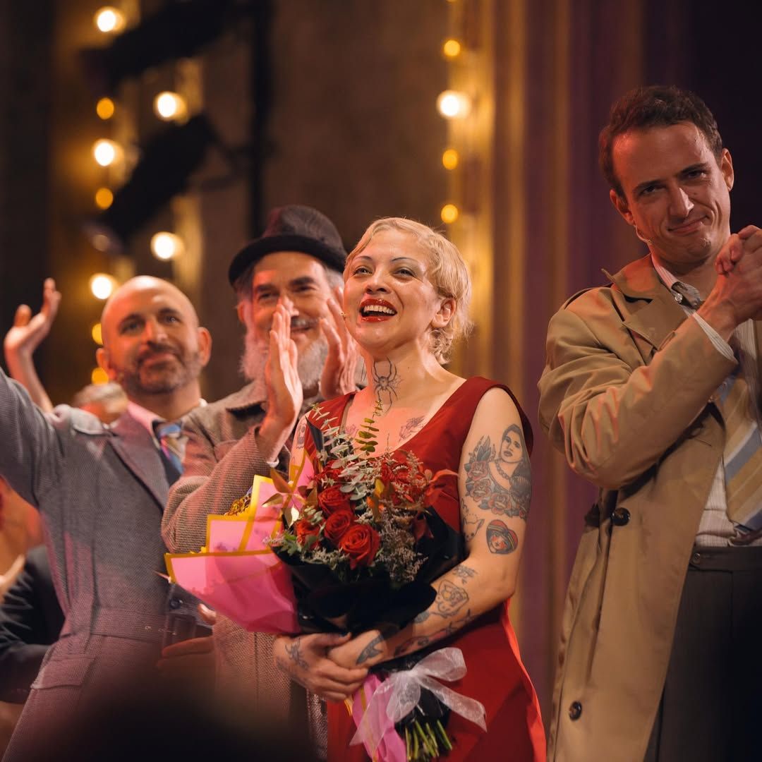 Quiero dedicar este post a todas las personas que trabajan en la obra CabaretSon tan profesional (2).jpg