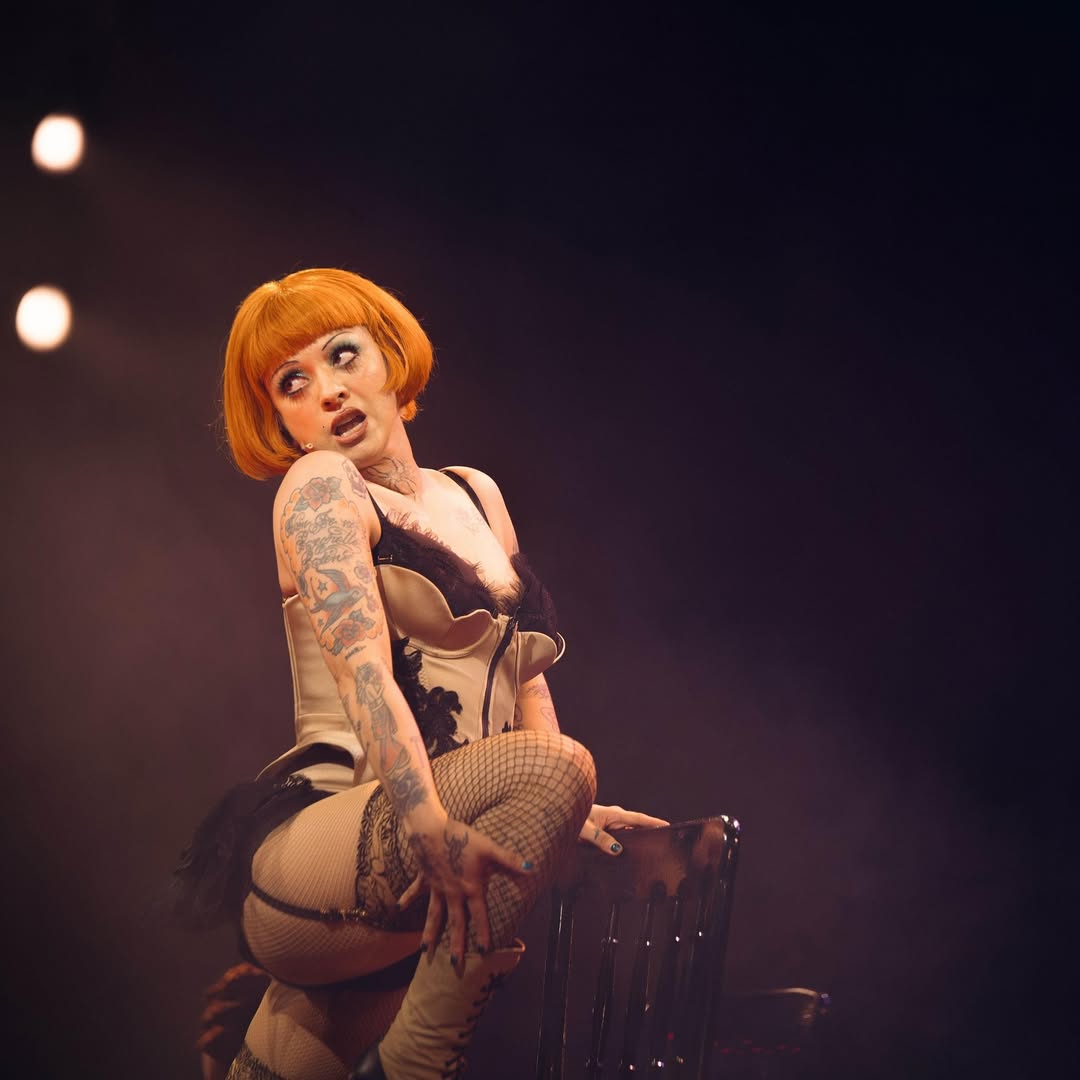 Quiero dedicar este post a todas las personas que trabajan en la obra CabaretSon tan profesional.jpg