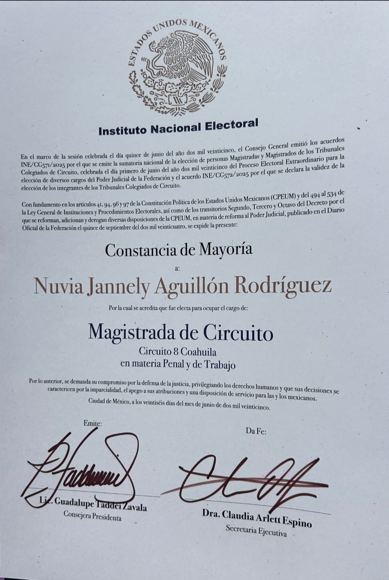 Recibe Nuvia Guillón constancia como Magistrada de Circuito