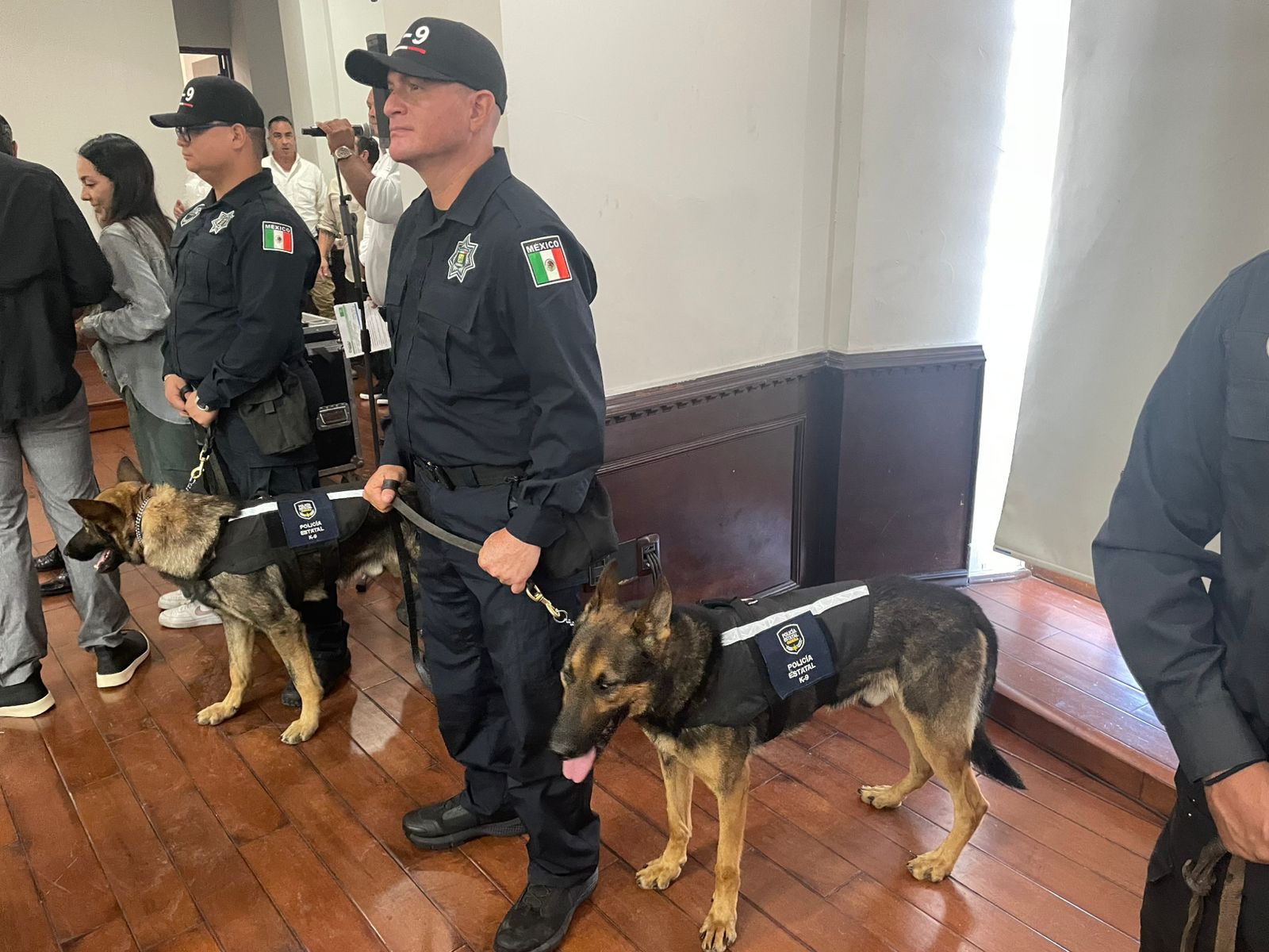 Reconocen a brigadistas y binomios K9 que participaron en Texas
