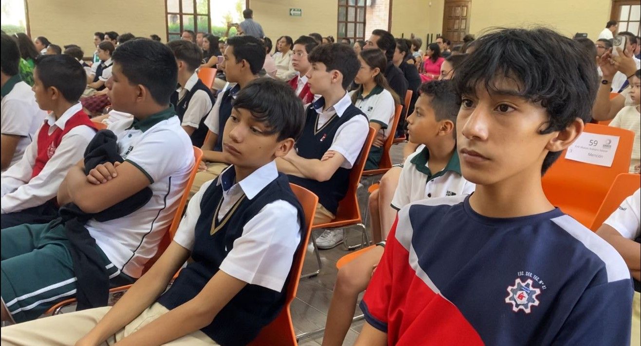 Reconocen a estudiantes destacados en la Olimpiada de Matemáticas en la Región Sureste