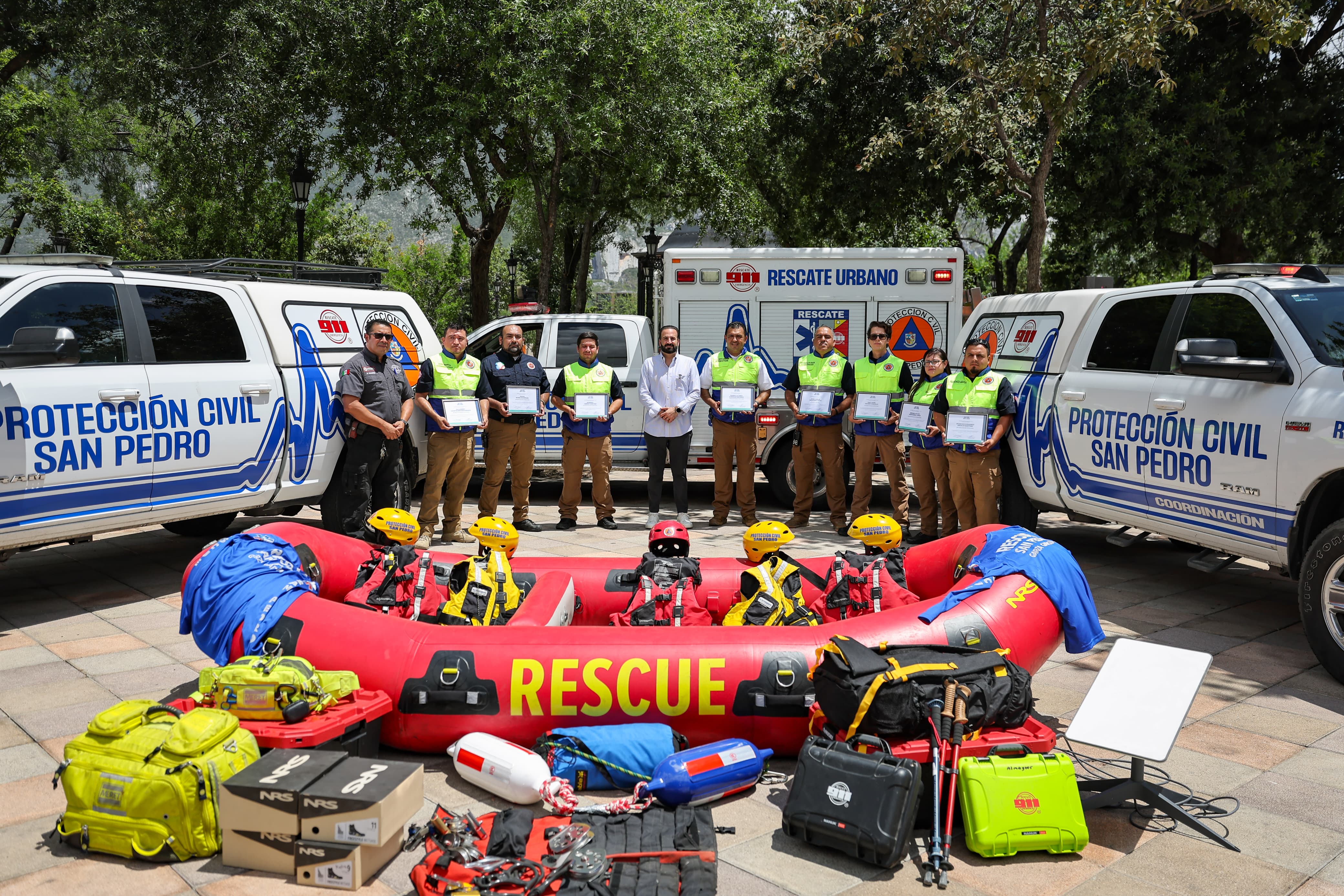 Reconocen a rescatistas de San Pedro por labores en Texas