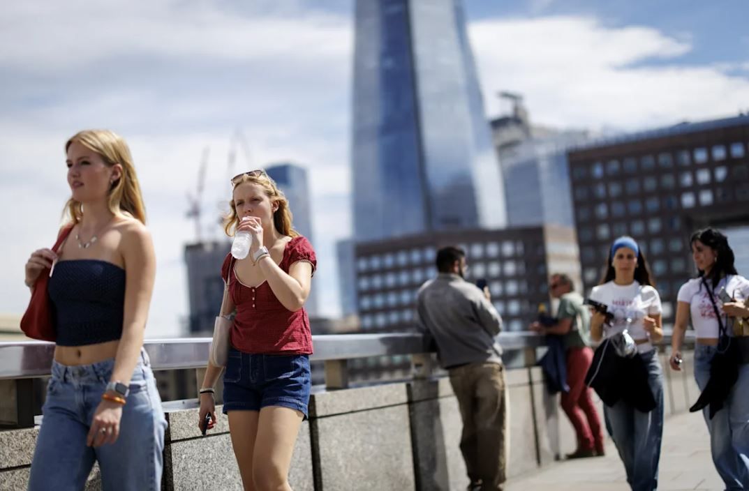  Reino Unido activa alerta por intensa ola de calor 