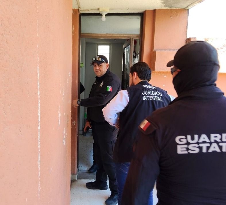 Rescatan a tres menores que vivían en condiciones insalubres