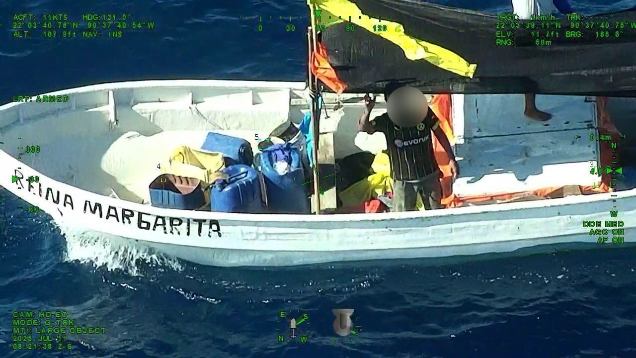 Rescatan a tripulantes de embarcación perdida en aguas de Yucatán