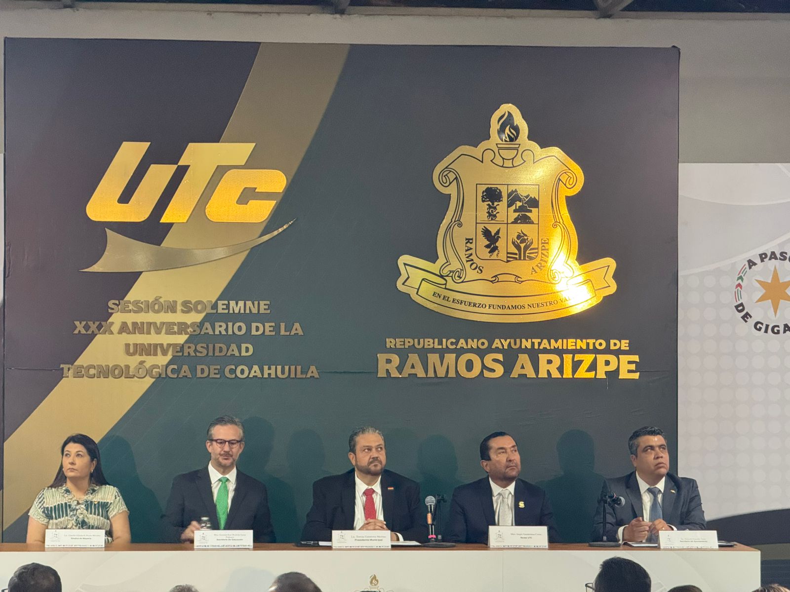 Rinden homenaje a Universidad Tecnológica de Coahuila por su 30 aniversario