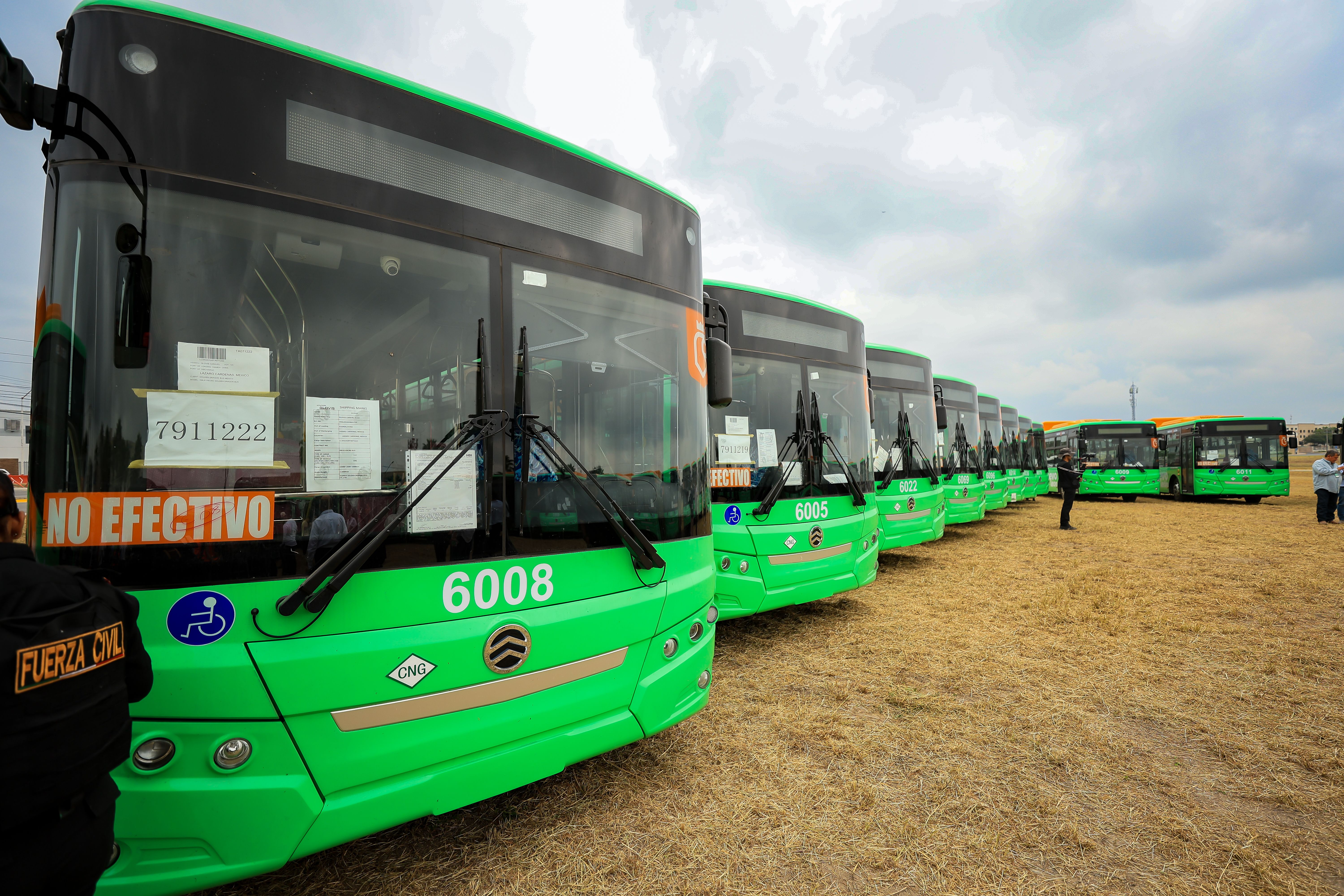 SUMAN 40 NUEVOS CAMIONES  A LA RUTA 109 AEROPUERTO - Y GRIEGA Y RUTA 219 07.JPG