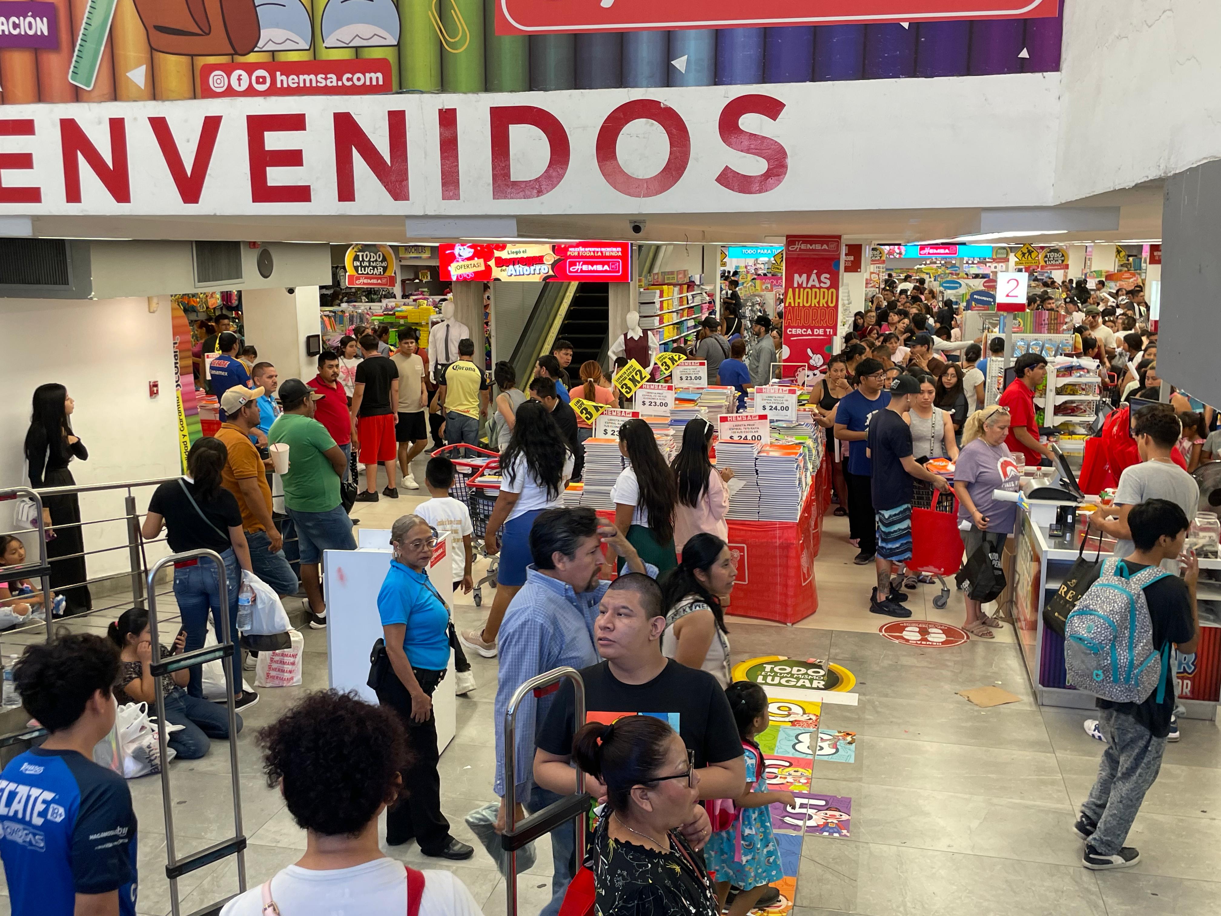 Saturan papelerías por r egreso a clases