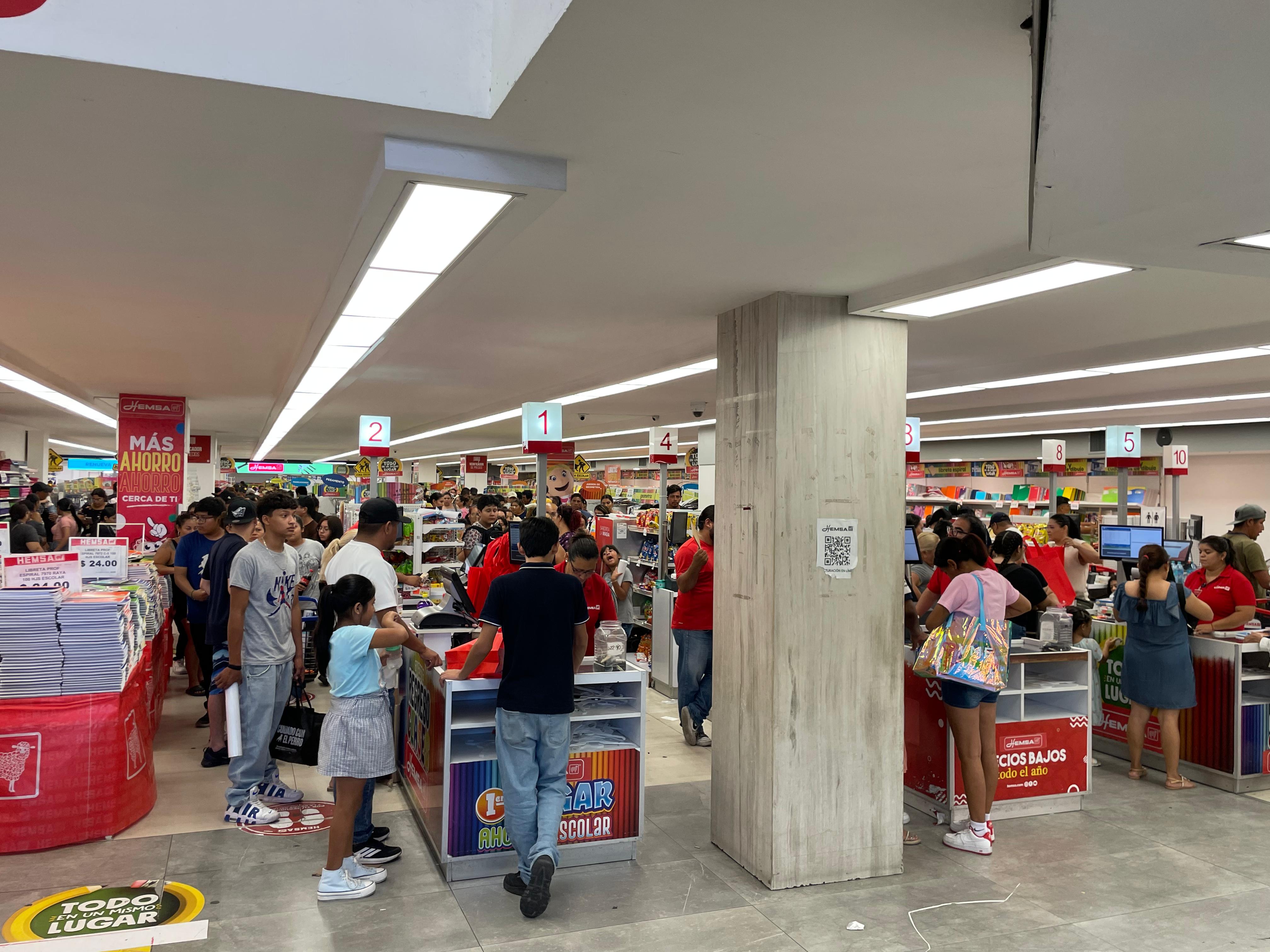 Saturan papelerías por regreso a clases