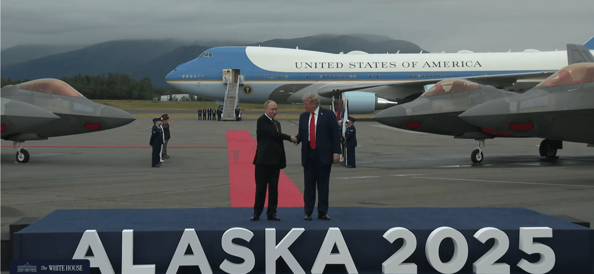 Se reúnen Trump y Putin para frenar guerra en Ucrania