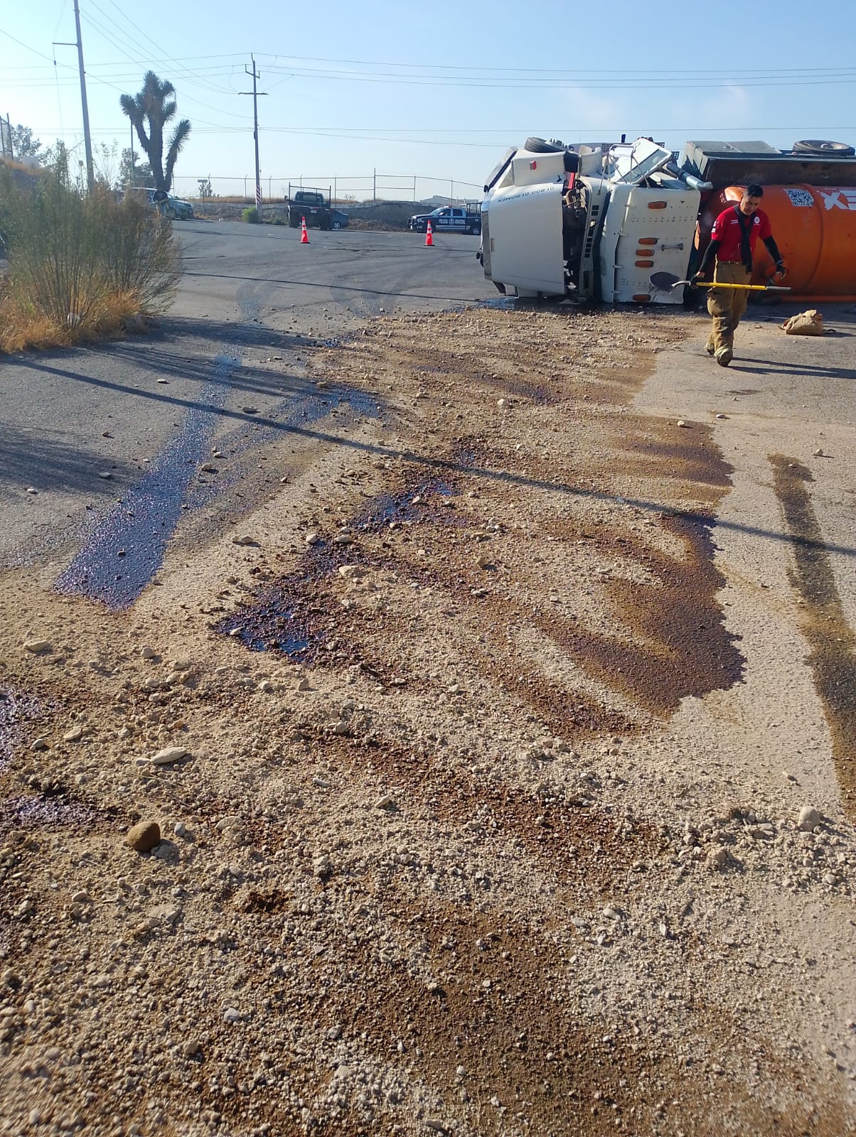 Se vuelca cisterna de aguas negras en Parque Industrial.png
