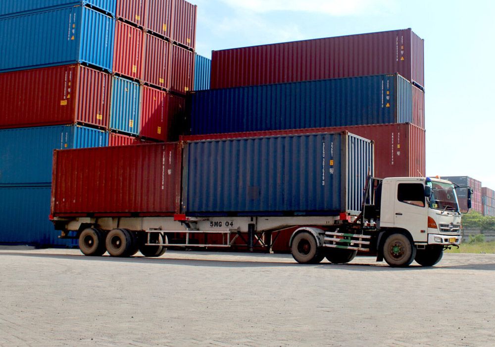 Shipping-container-truck-1000x700-2.jpg