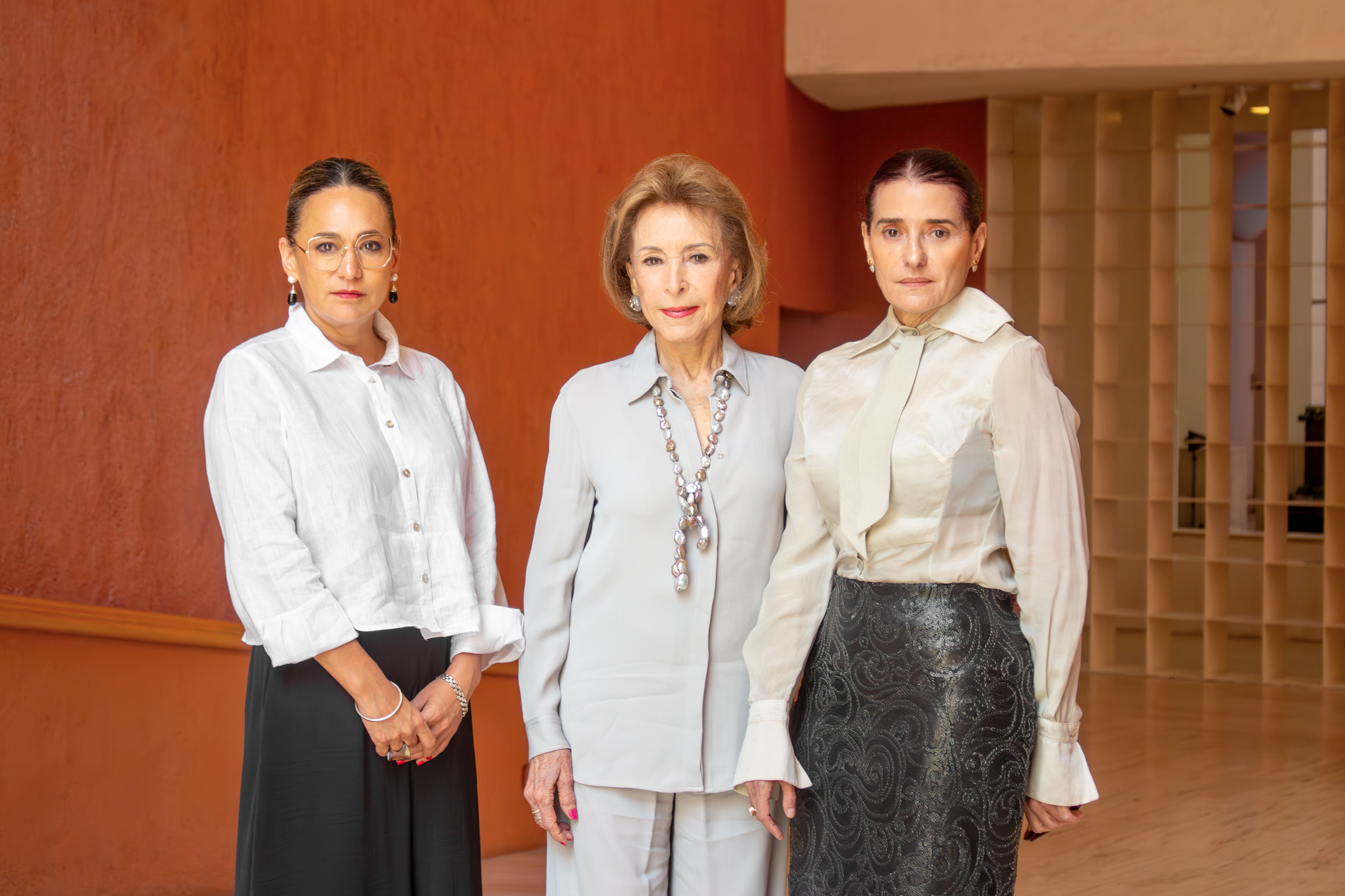 Sofía Hernández Chong Cuy, Yolanda Santos de Hoyos y Taiyana Pimentel Paradoa.jpg