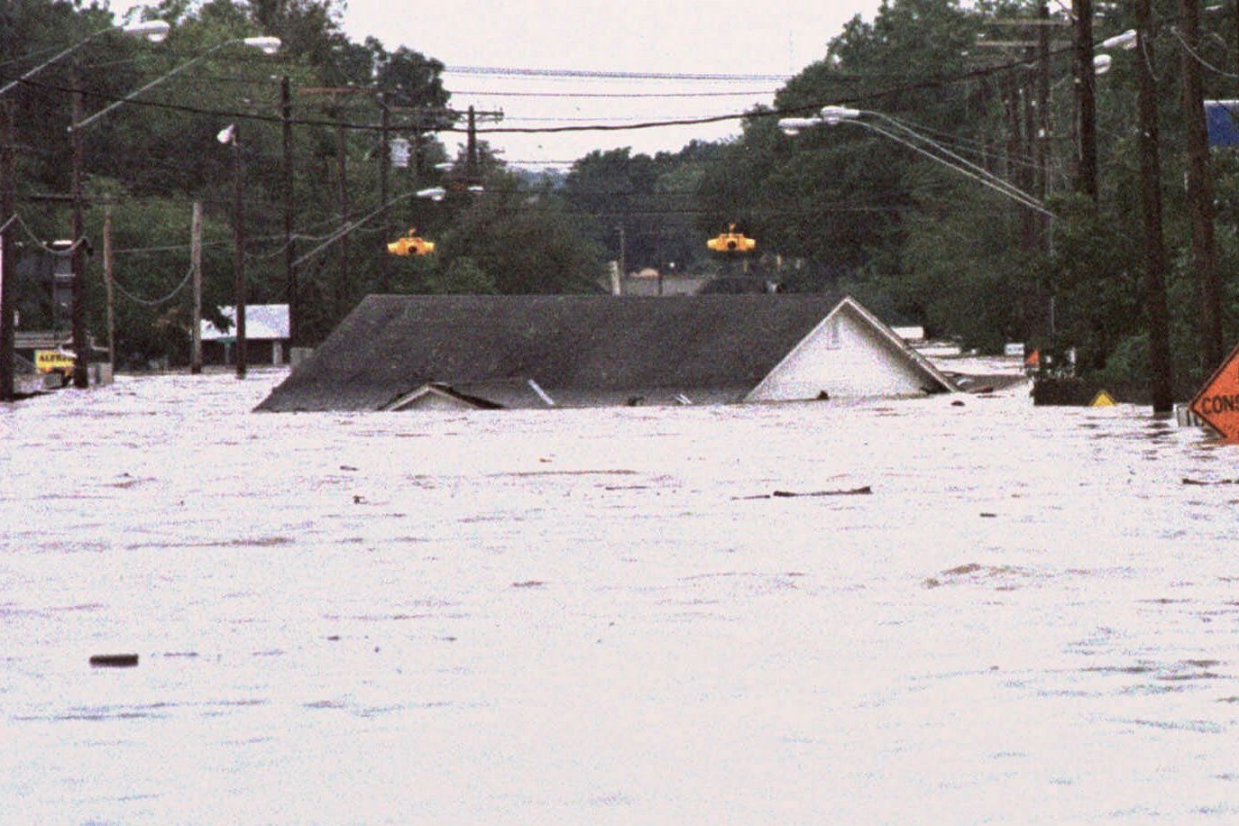 Suman 120 muertos por inundaciones en Texas; 170 desaparecidos