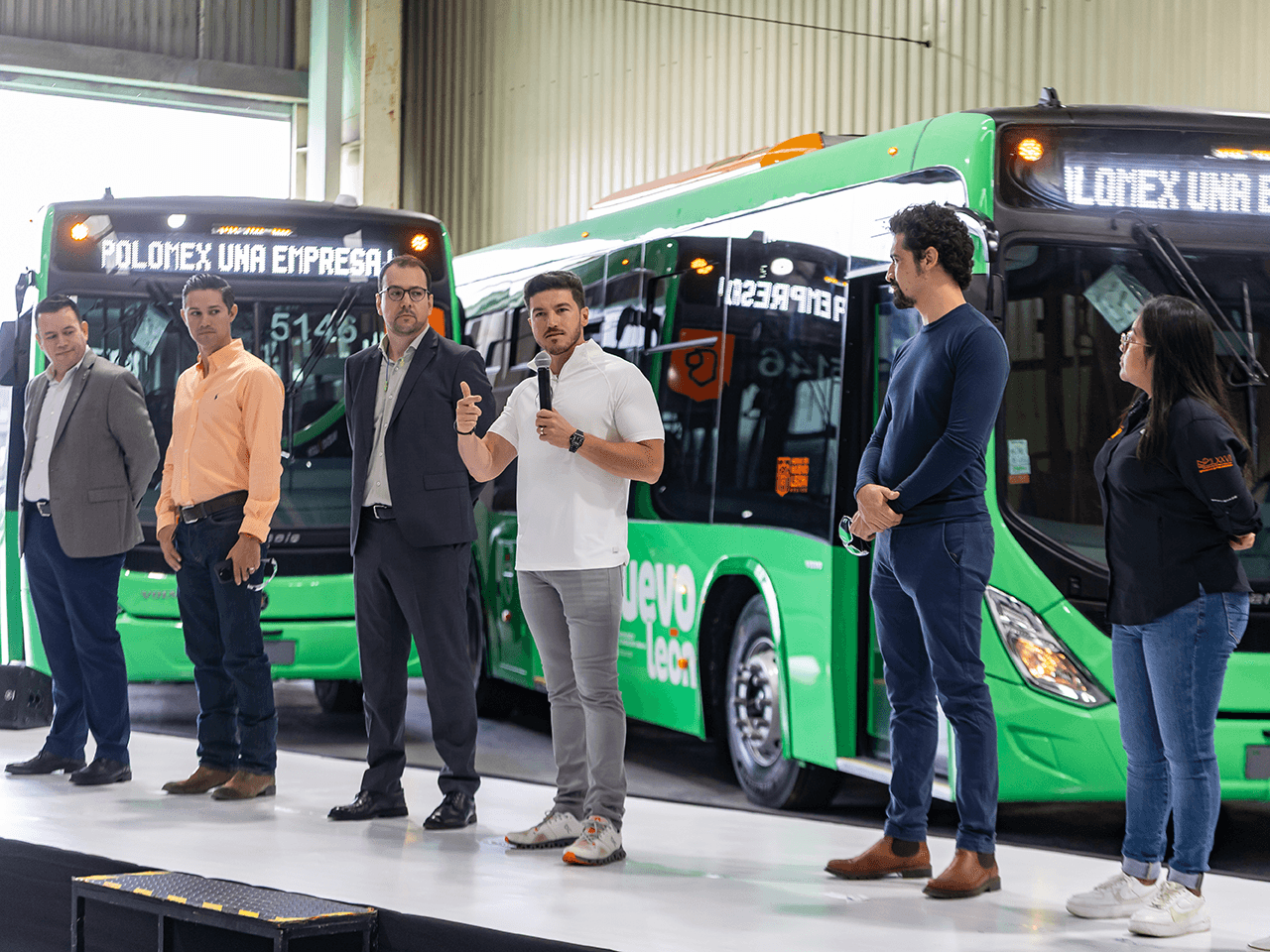 Supervisa Samuel producción de camiones hechos en NL