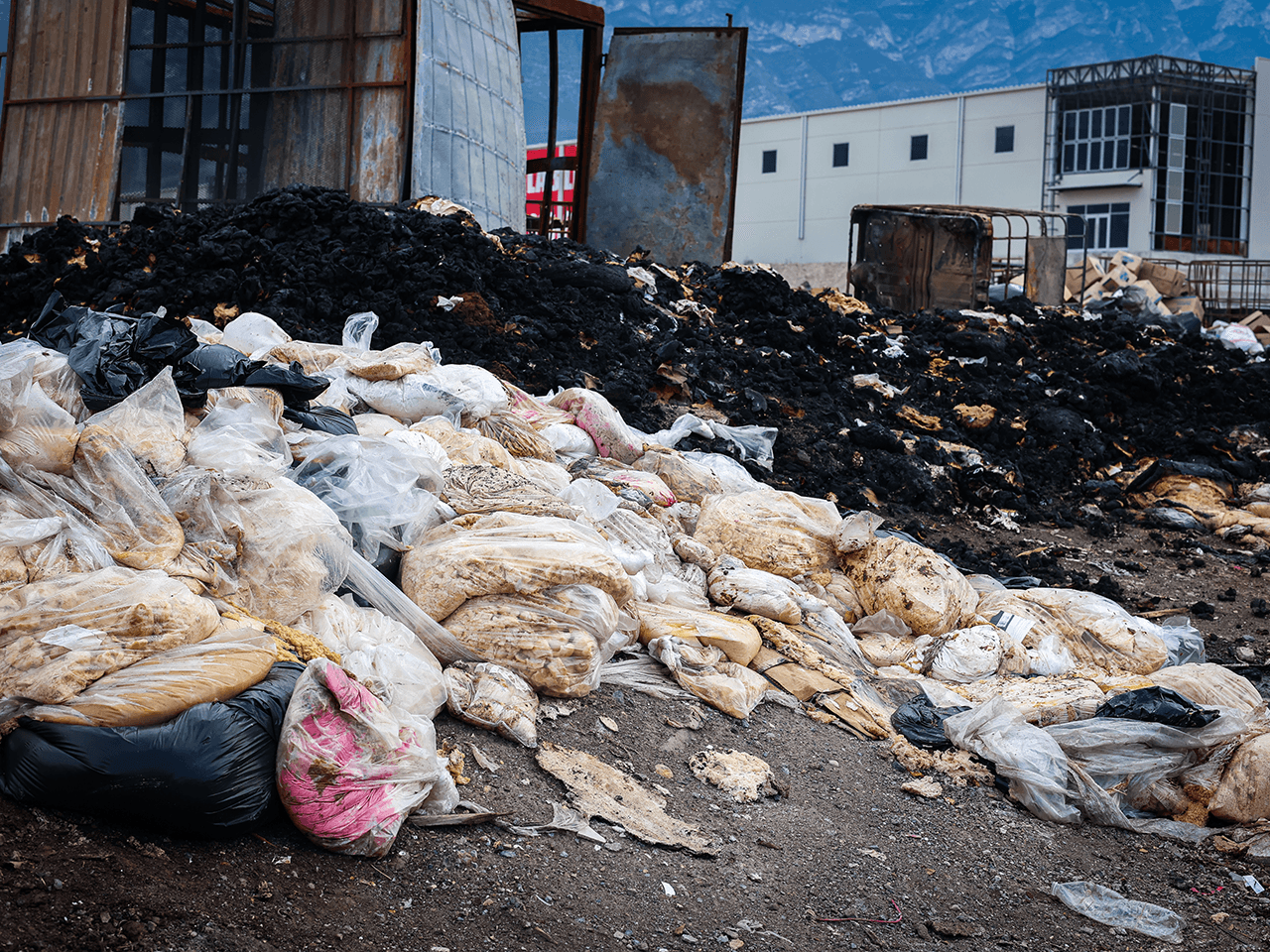 Suspenden tiradero clandestino en Santa Catarina; hay un detenido