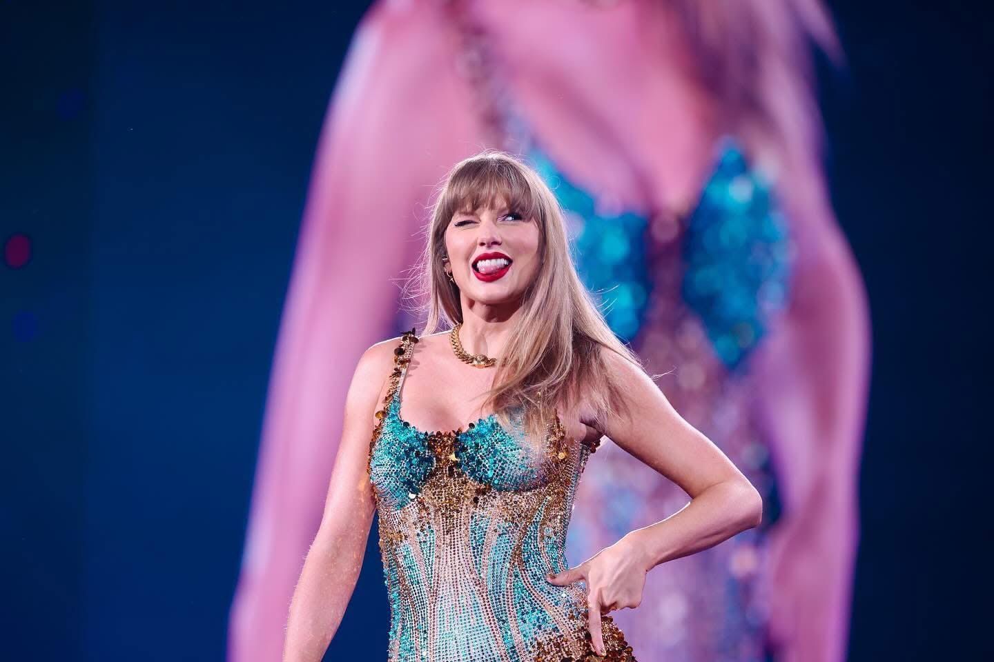 TAYLOR SWIFT