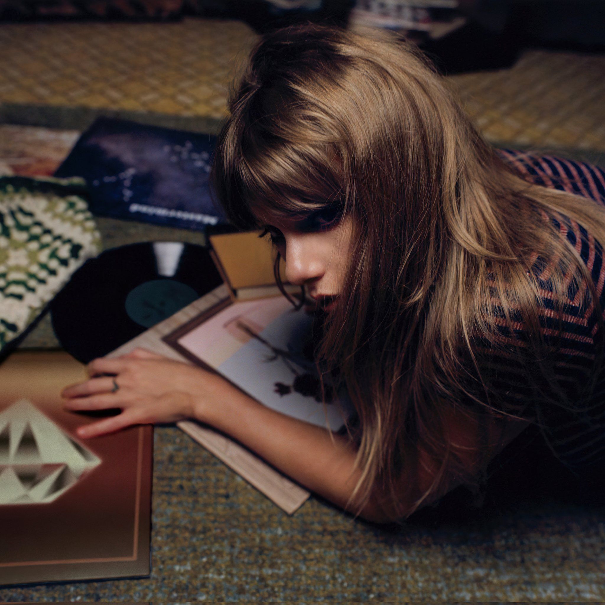 TAYLOR SWIFT