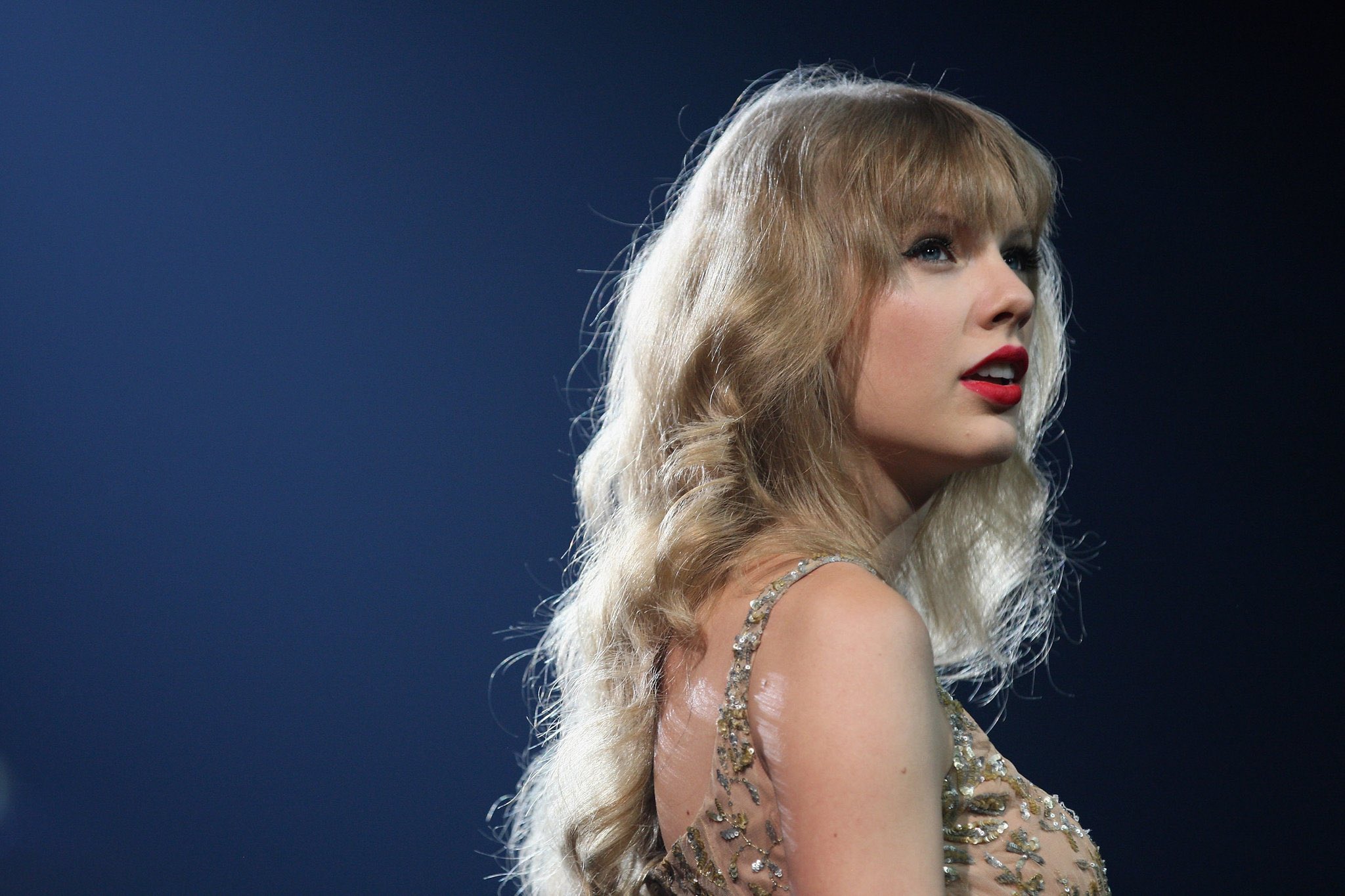 TAYLOR SWIFT
