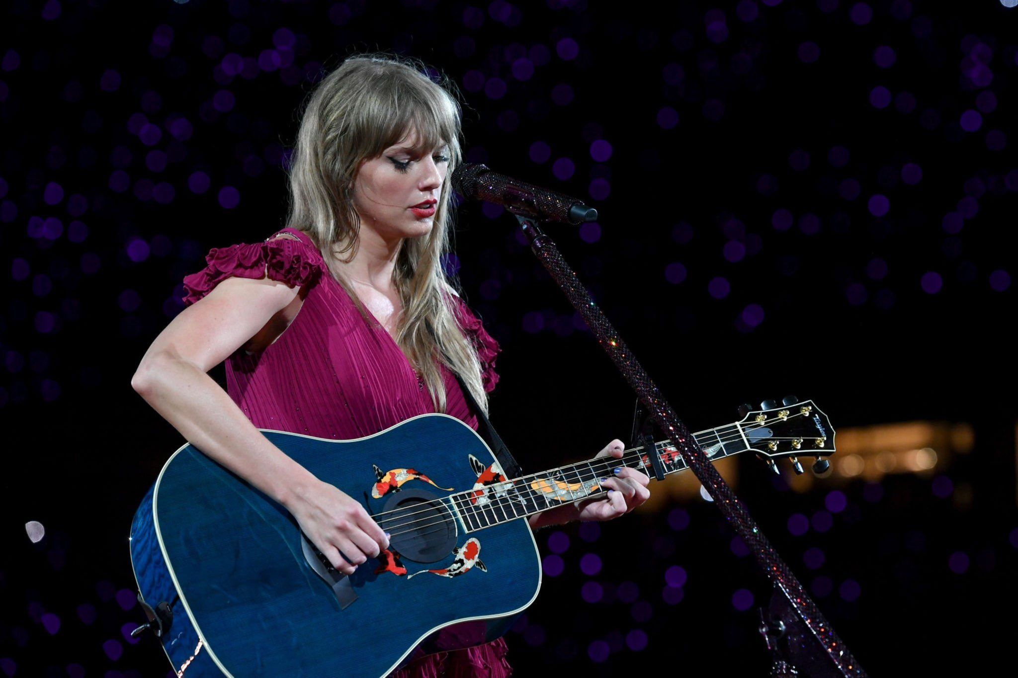 TAYLOR SWIFT