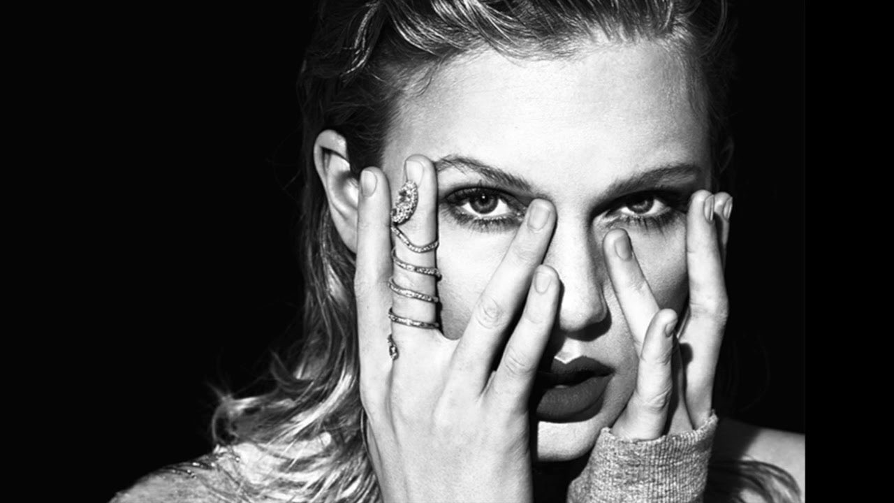 TAYLOR SWIFT